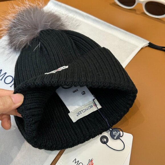 Moncler Black Ribbed Beanie with Pom Moncler - Picture 6 of 7